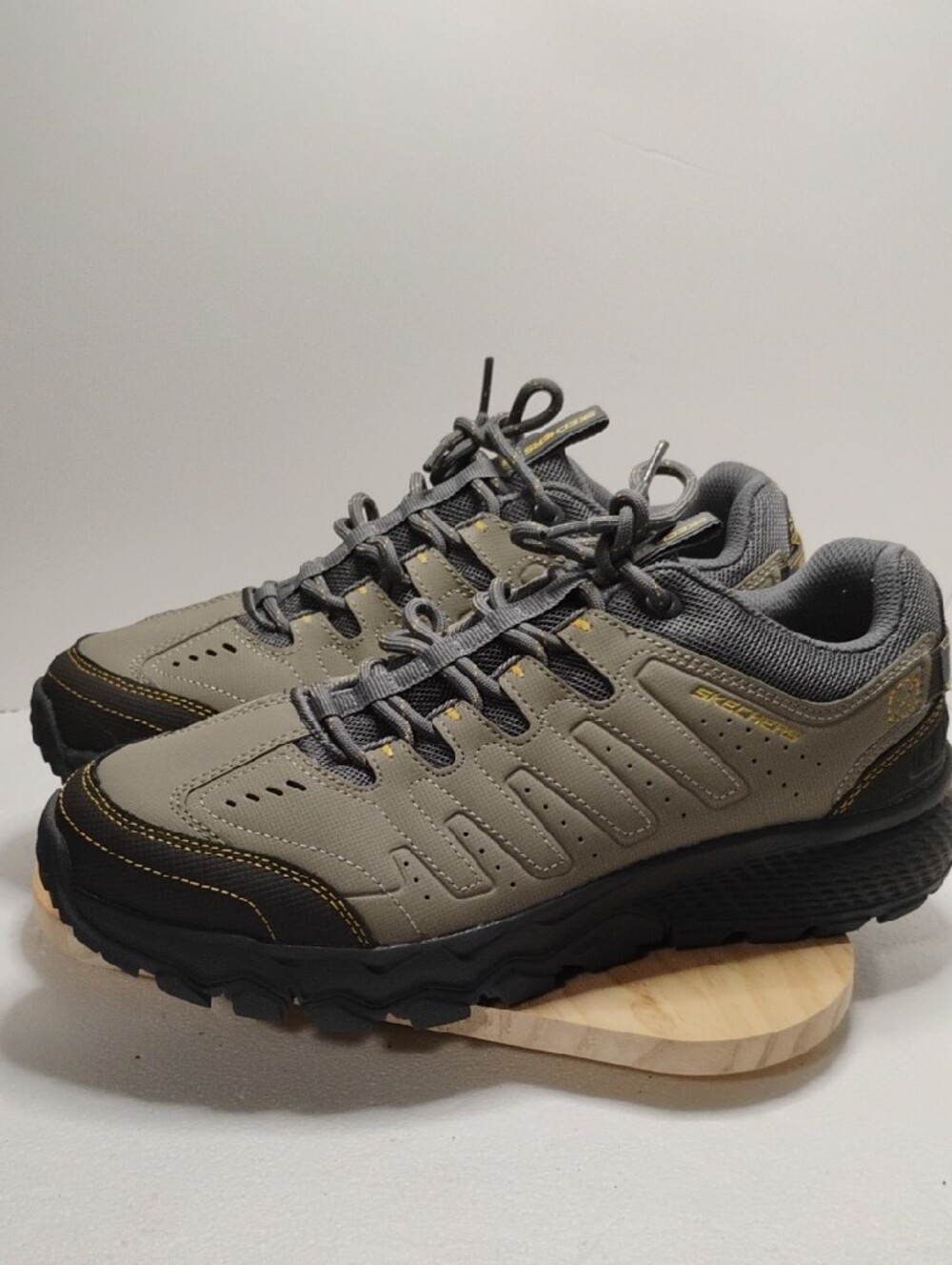 Skechers Men's Gray and Yellow Lace-Up Trail Sneakers